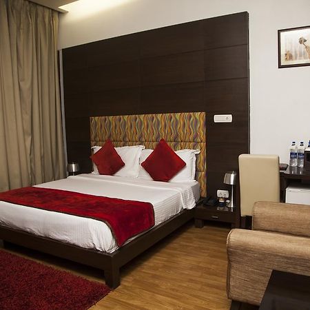 Hotel La Suite Nuova Delhi Esterno foto