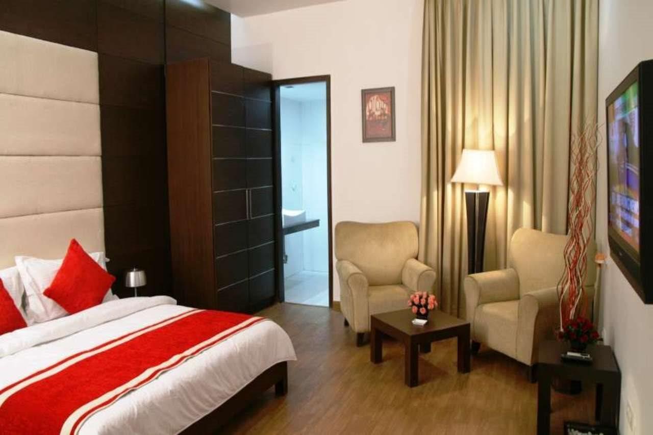 Hotel La Suite Nuova Delhi Esterno foto