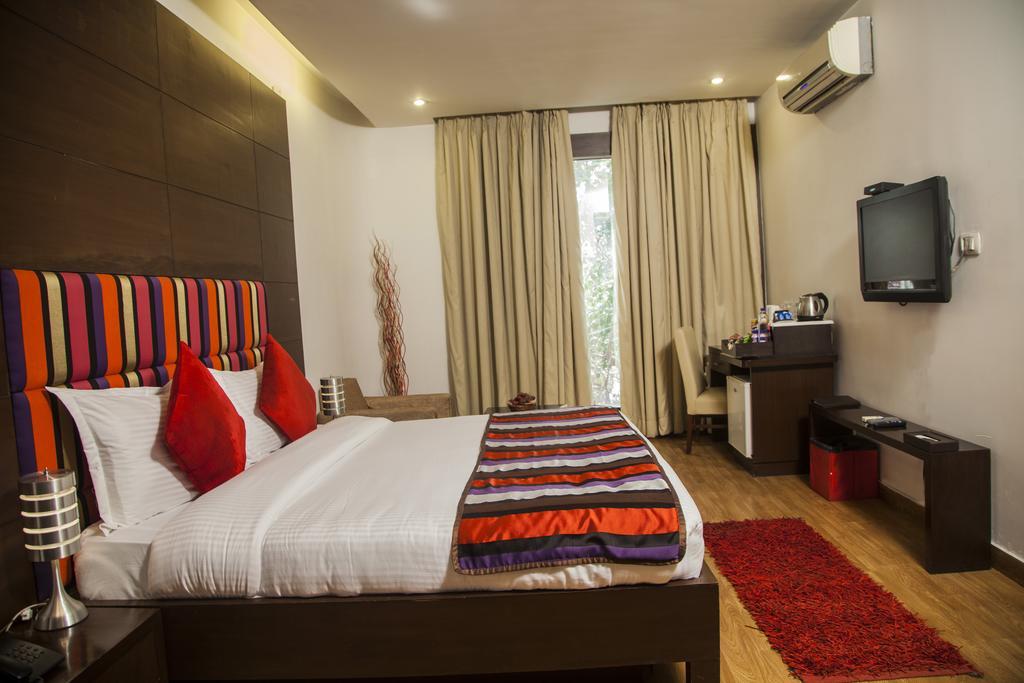 Hotel La Suite Nuova Delhi Esterno foto