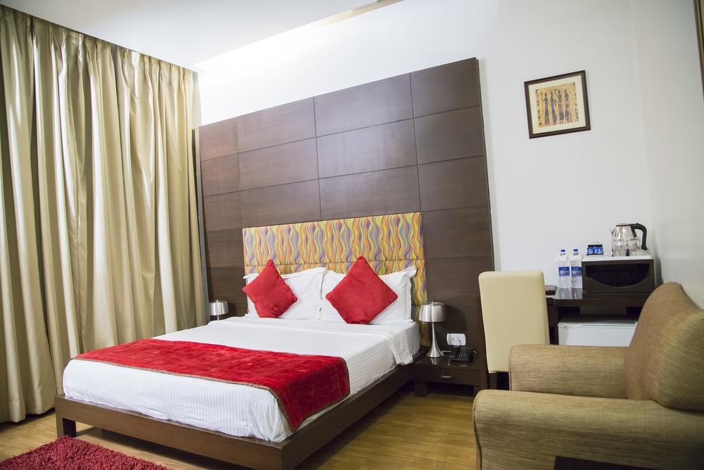 Hotel La Suite Nuova Delhi Esterno foto