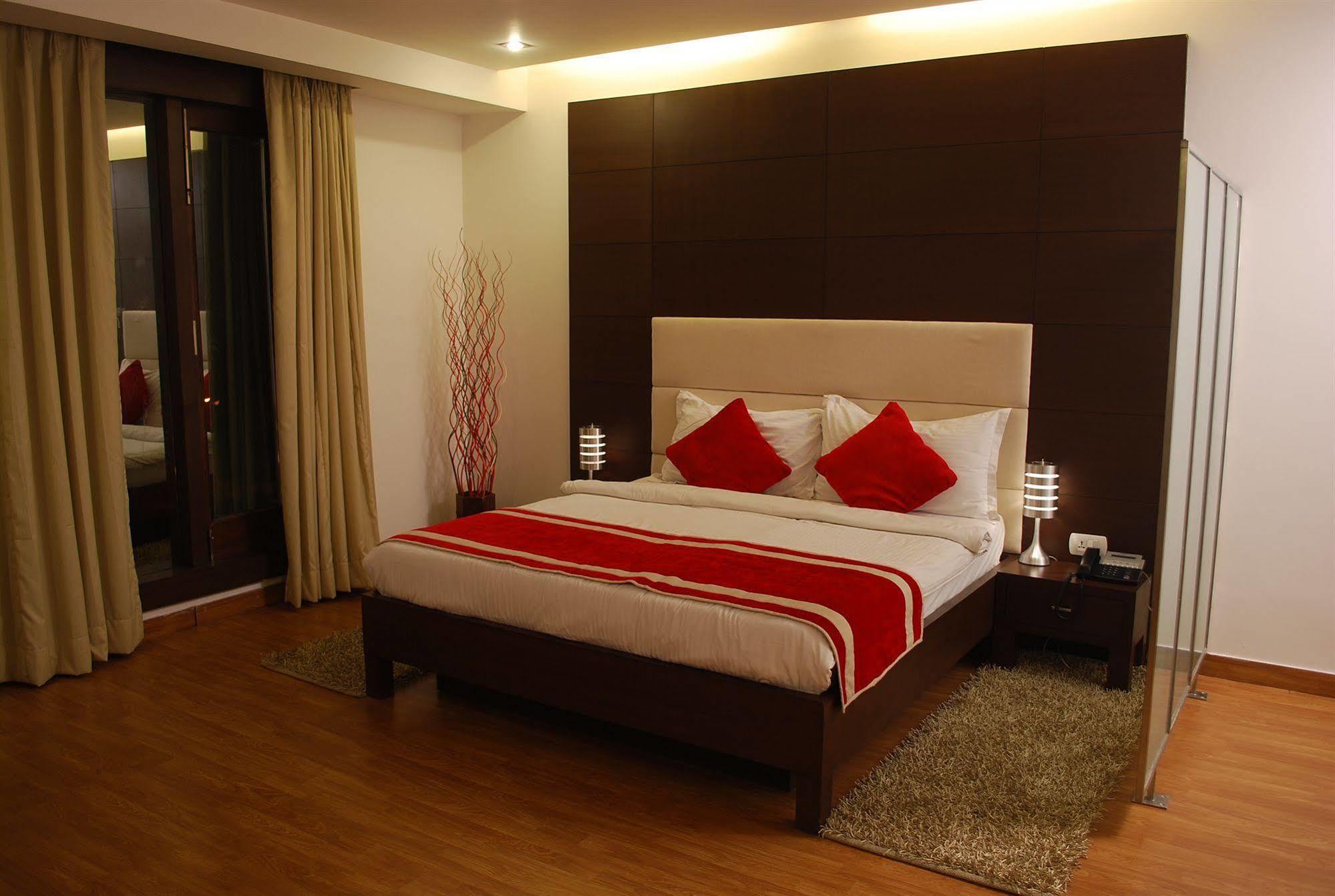 Hotel La Suite Nuova Delhi Esterno foto